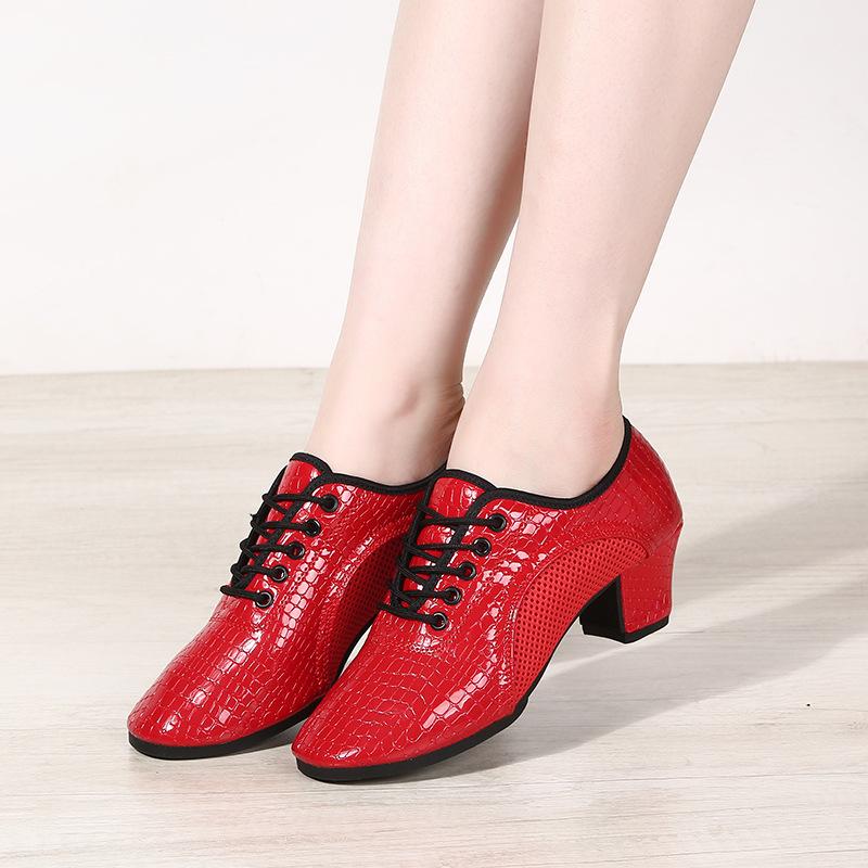 Новая обувь для сквер-данса весна и лето обувь для бальных танцев женская с мягкой подошвой для практики этнических танцев для танца тела танцевальная обувь латина 2025