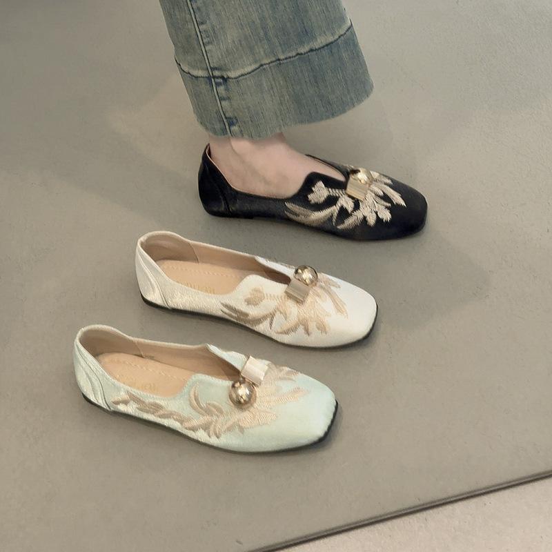 Ретро новый китайский стиль 2025 весна новая обувь на низком каблуке женская универсальная с квадратным носком одинарная обувь женские туфли Doudou плоские лоферы