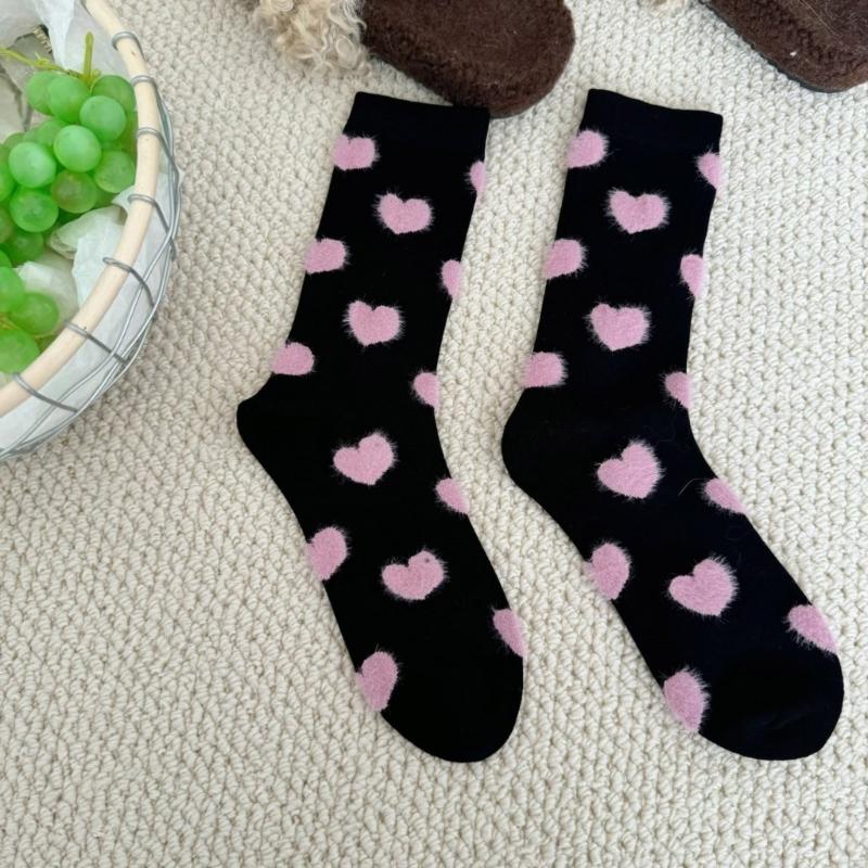 4 Pairs Breathable Women's Ankle Socks Flocking Heart Pattern Stretchy Fit Nylon Fabric Crew Socks for Work and Leisure