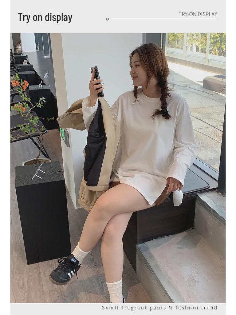 Женская футболка свободного покроя из хлопка белого цвета с длинными рукавами и разрезом по низу - осенний свободный крой