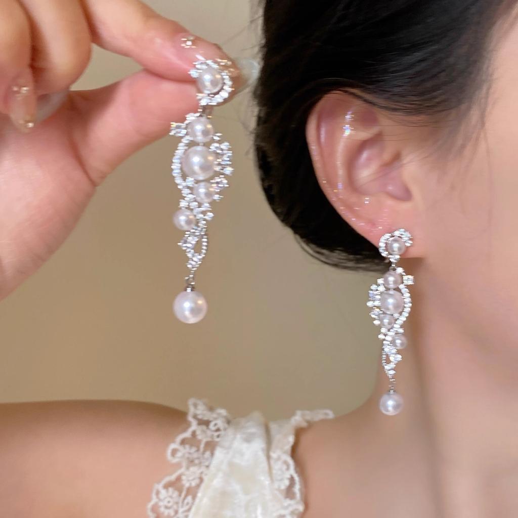 French high-end light luxury pearl earrings women's retro exquisite versatile fringed stud earrings elegant personalized earrings