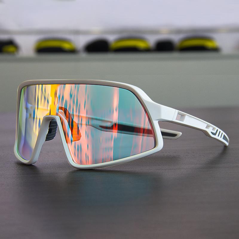 Color-changing sports glasses for hiking and mountaineering, outdoor cycling, windproof, dustproof, and dazzling sunglasses for men and women