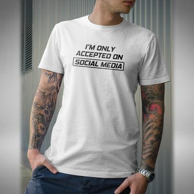 Футболка с надписью Социальные сети Забавная Зависимость Twitter Facebook Instagram YouTube