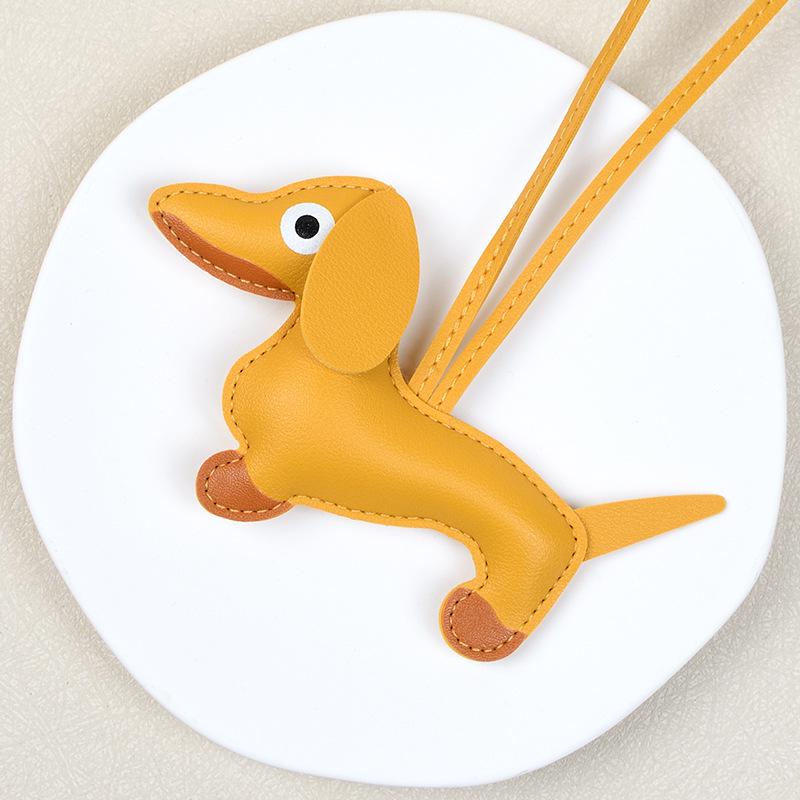 Мультяшный кожаный брелок с таксой: Шарм для сумки для питомца и украшение для чехла телефона