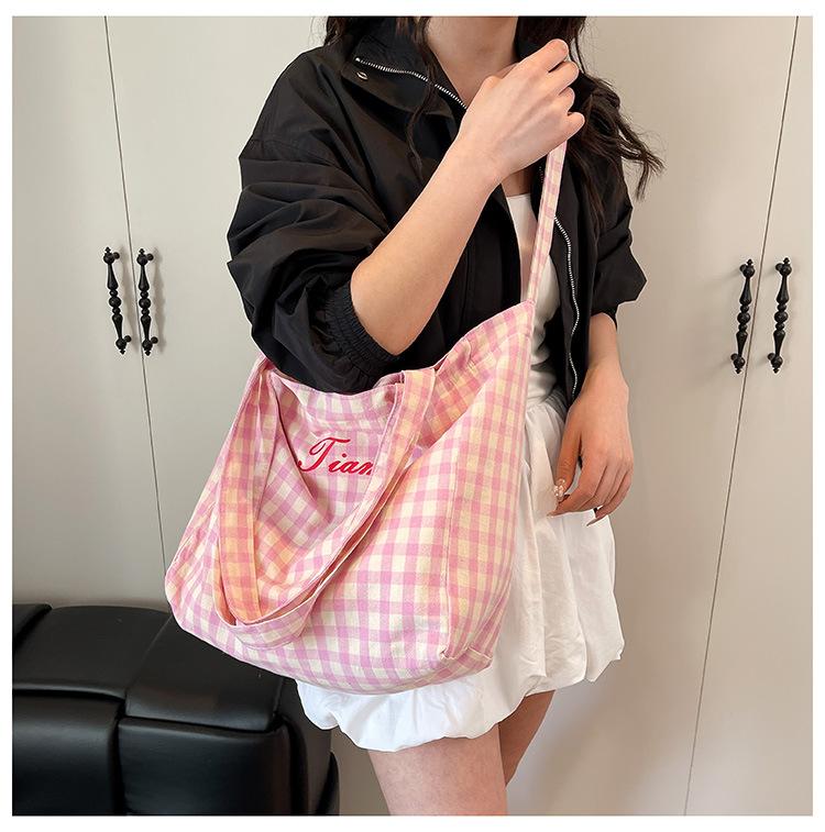 Милая клетчатая сумка через плечо для весны и лета, новая тканевая сумка с надписью, большая вместительная сумка-тоут для студентов