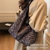 Premium sense large-capacity bag women's 2025 new retro texture shoulder bag versatile leopard print tote bag commuter bag