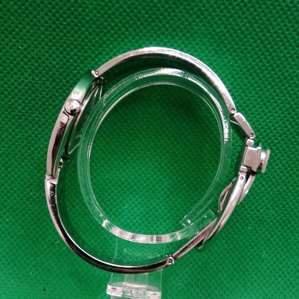 Б/у кварцевые наручные часы GUCCI 6700L с царапинами и т.д.