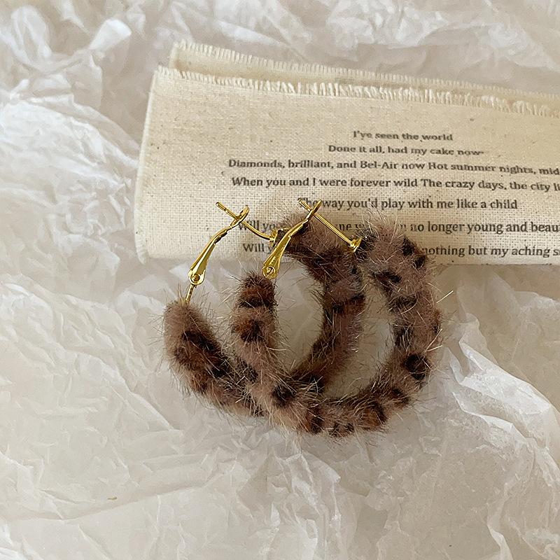 Autumn And Winter Exaggerated Plush Leopard Print Earrings Stud Earrings Female Personality Retro Simple Fashion Commuting Versatile Earrings