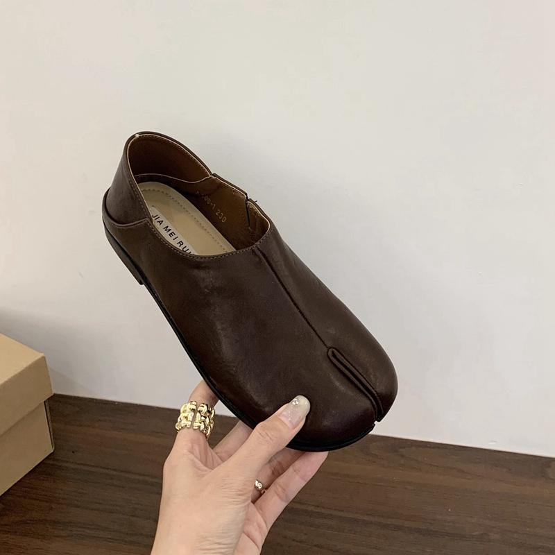 Осенние Новые Женские Туфли на Плоской Подошве Модные С Раздельным Носком Слипоны Лоферы Мягкий Плоский Каблук Повседневная Уличная Обувь