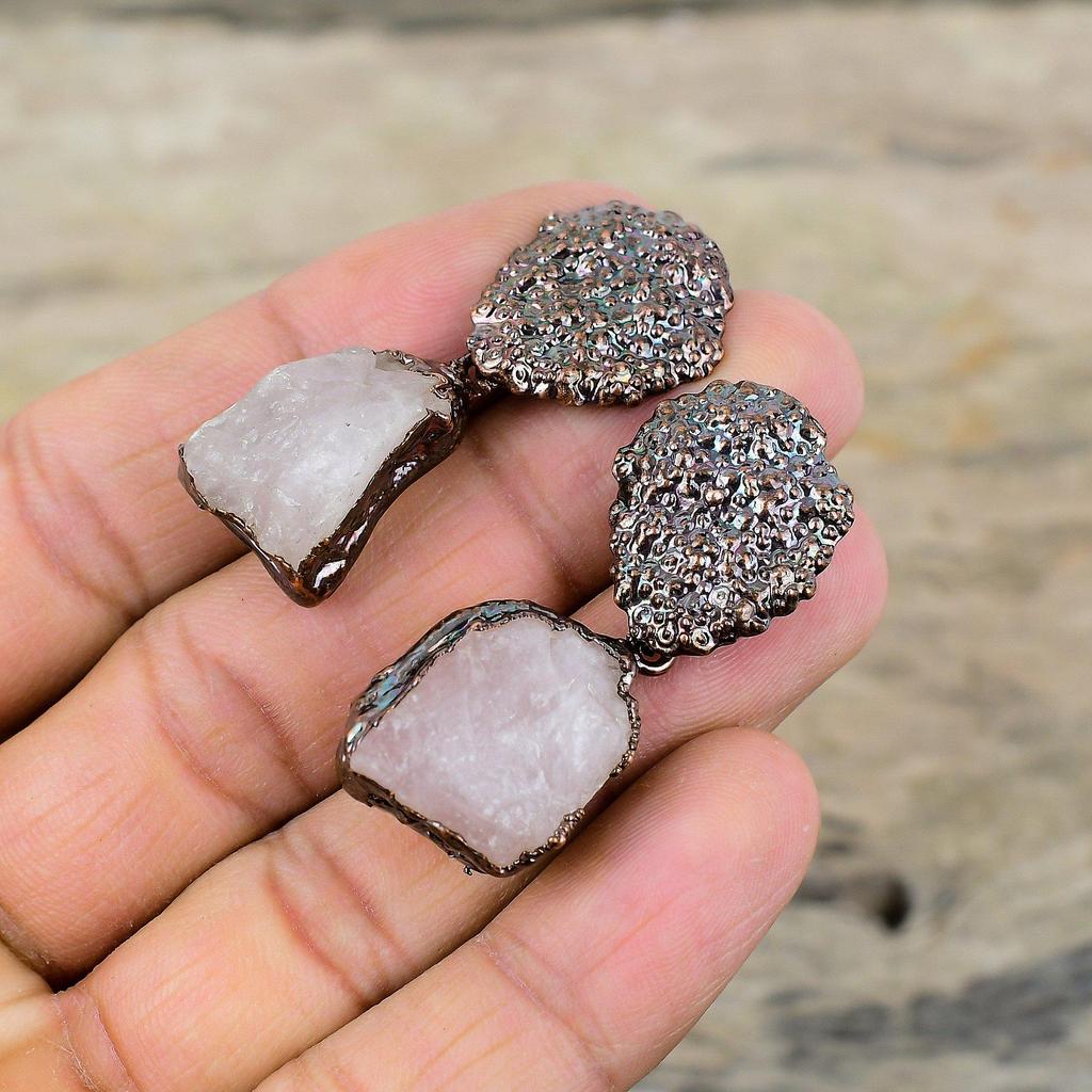 Грубые серьги из розового кварца, серьги с драгоценными камнями, медные серьги, изготовленные гальваническим способом, ювелирные изделия ручной работы, подарок для нее, серьги последнего дизайна