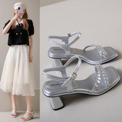 Сандалии с пряжкой женские летние 2025 года модные универсальные новые квадратные головки со стразами слово сандалии удобные каблук 5 см толщиной