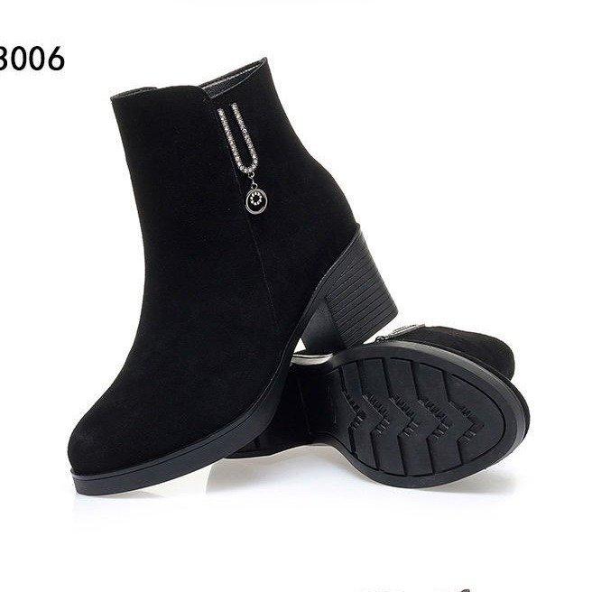 2025 короткие ботинки модные ботинки женские новые женские осенне-зимние хлопковые ботинки матовые одинарные ботинки бархатные универсальные ботинки Мартин