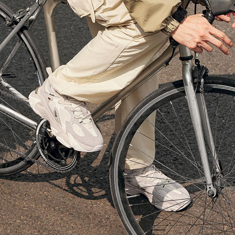 Li Ning Qian Xing Ce 2 CF Su Wu Xia Qing Qiu Comfortable Versatile Non-Slip Wear-Resistant Low-Top Casual Shoes Men Sneakers Mica-Gray AGLT167-3