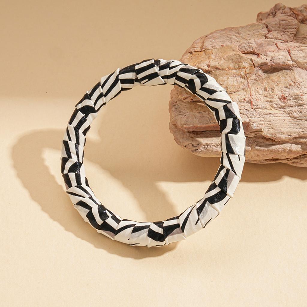 Sexy Leopard Print Cuff Bangles for Women 2025 Trendy Classic Leather Zebra Print Bracelet Wedding Pendant Jewelry Gift