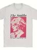 Ретро-принт Свободная футболка в тематике британской рок-группы The Smiths. Доступна для унисекс и женской модели. Помогает визуально стройнить фигуру