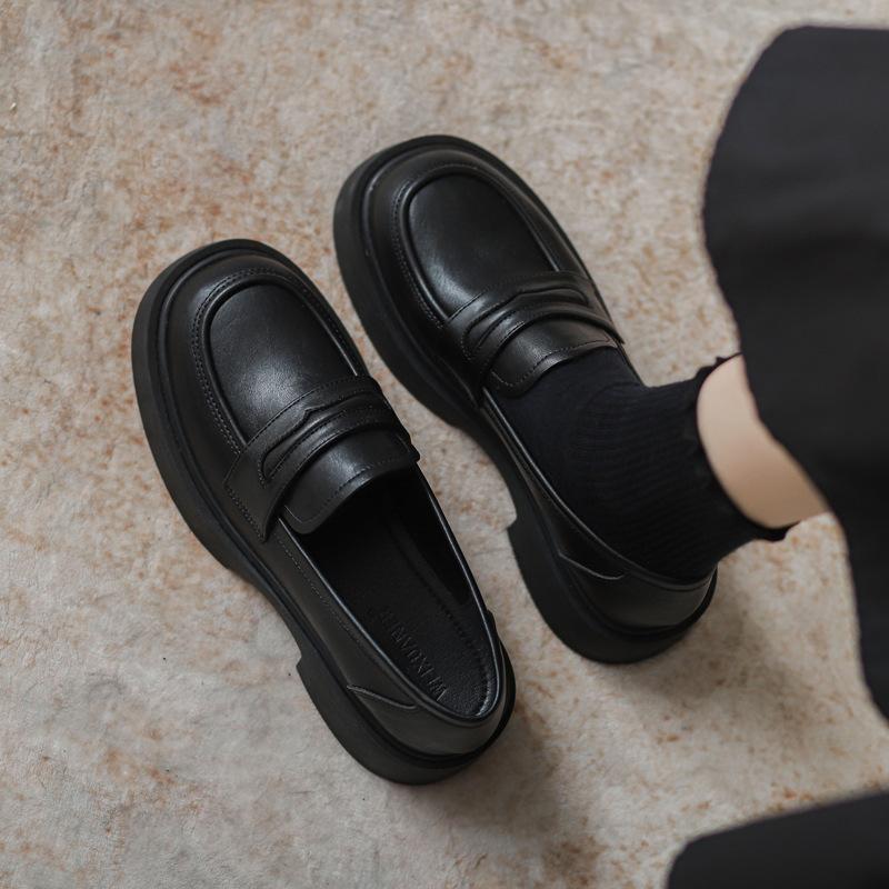 Настоящие мягкие кожаные мокасины женские на платформе с одной педалью одинарные туфли увеличивают рост британский стиль маленькие кожаные туфли женские