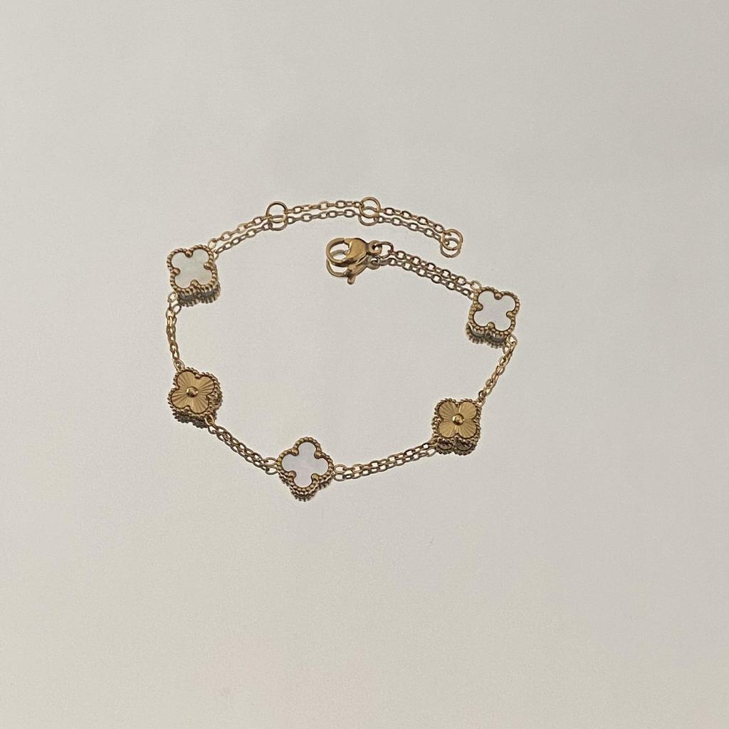 Женский универсальный браслет из титановой стали с четырехлистным клевером - Моющийся, Не выцветающий, Роскошный аксессуар для рук в европейском и американском тренде