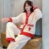 Женская утепленная пижама из кораллового флиса на осень и зиму с карманом из клубники и медведя из кораллового флиса Home Service