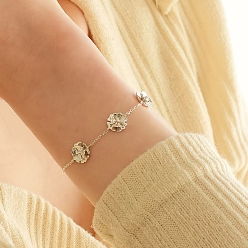 BELLOOGGI Lisianthus bracelet (triple)