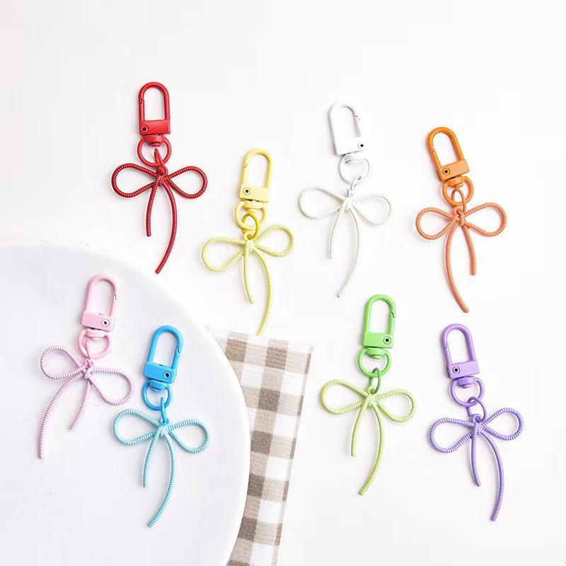 Украшение для брелка-банта «Сбежавшая принцесса» из разноцветной полой ленты