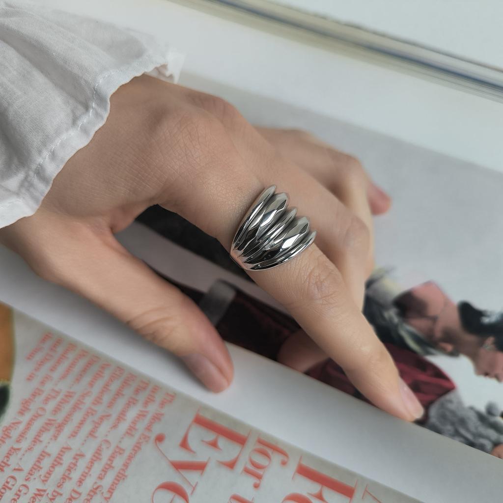 Серебряное кольцо с без камней, вес изделия 5,97 гр (2199120)