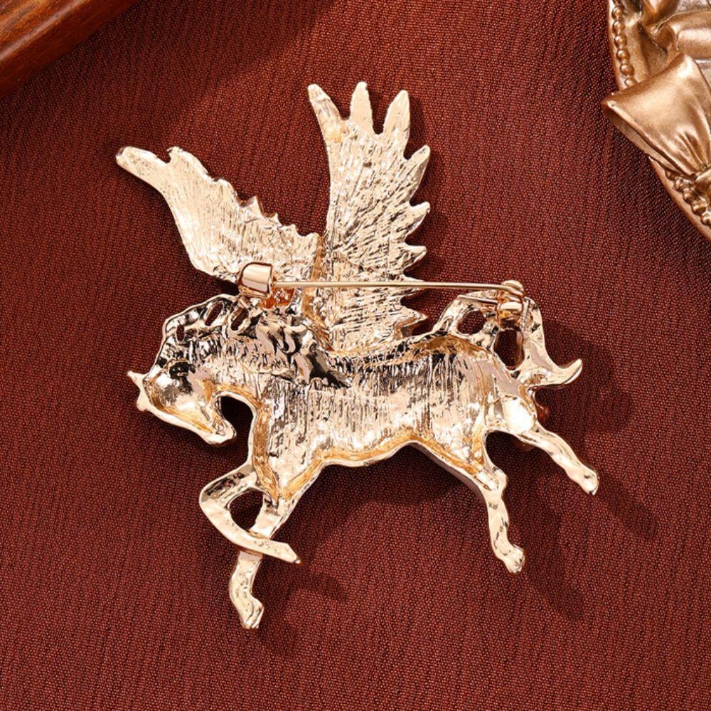 Vintage Pegasus Brooch Alloy Brooch Pins Hot Animal Lapel Pin  Cultural Art