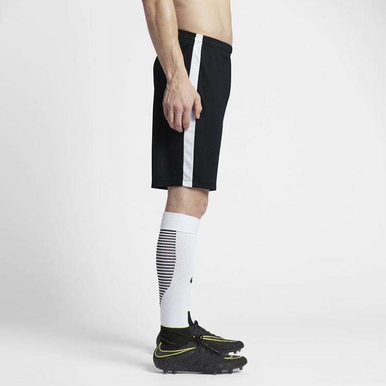 Nike Быстросохнущие дышащие тренировочные футбольные шорты мужские черные 832900-010