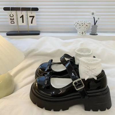 Модная обувь 2024 года для женщин Модные весенние женские туфли-лодочки Милые туфли-лодочки Mary Jane с пряжкой из одного слова, однотонные, с бабочкой, на среднем каблуке, водонепроницаемые