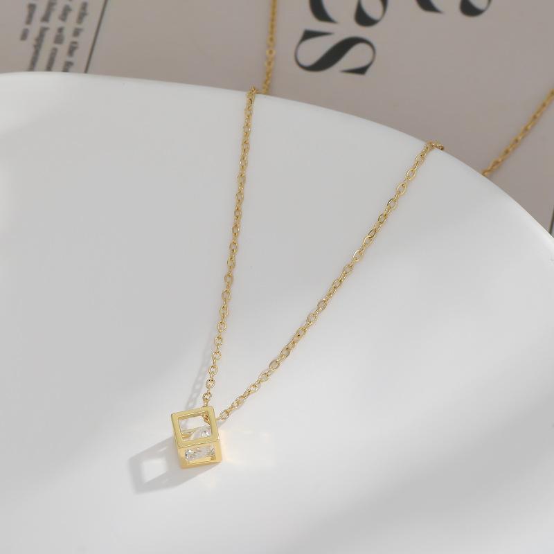 Ожерелья Классические Цирконий Кристалл Внутри Полый Квадратный Нержавеющая сталь Ожерелье для Женщин Корейская Мода Сексуальные Женские Ключицы Цепи Ювелирные Изделия