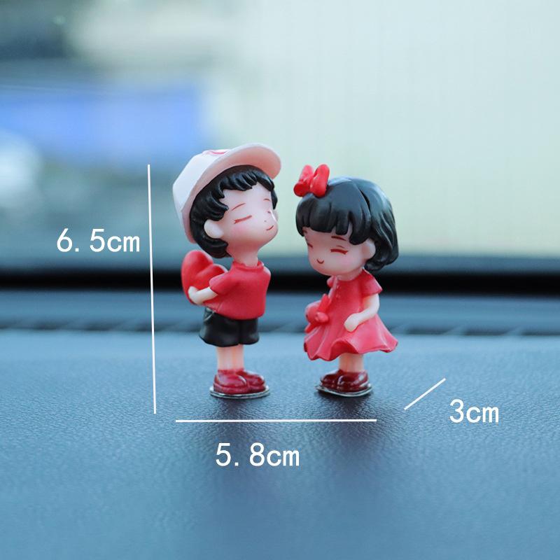 Украшения для автомобиля Милые мультяшные пары Фигурки Фигурки Украшения в виде воздушных шаров Аксессуары для интерьера автомобиля для приборной панели Подарки для девочек