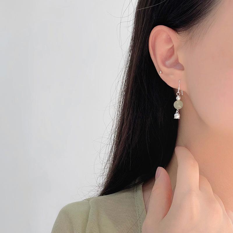 Hetian Jade Цветок ландыша Ушной крючок Легкий Роскошный Ретро Стиль Модный Индивидуальный Высококачественный Ушной крючок
