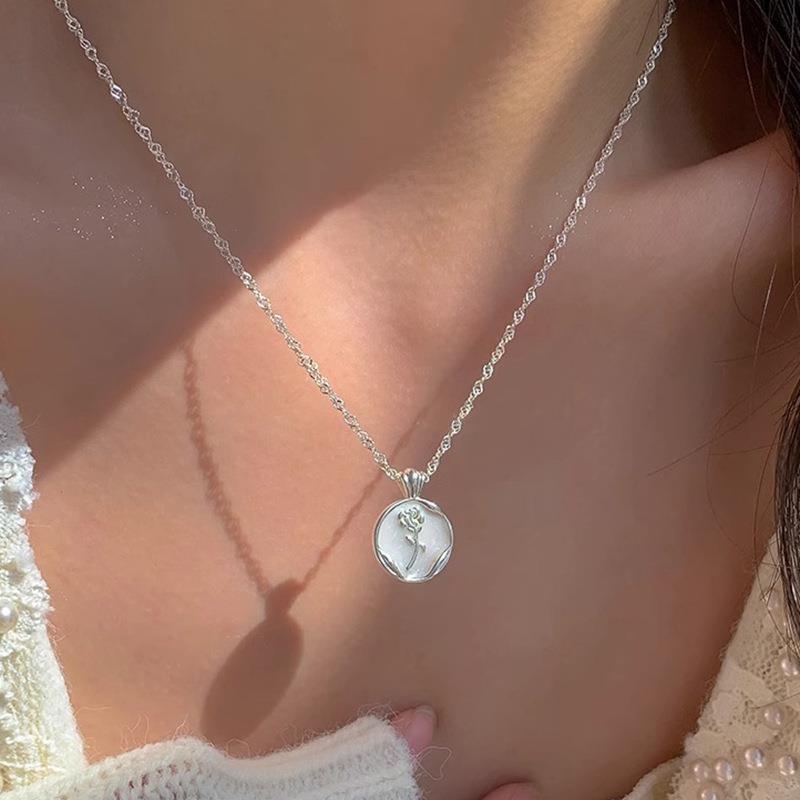 Изысканное Высококлассное Ожерелье с Подвеской в Виде Розы для Женщин - Не Тускнеющее, Универсальная Цепочка для Ключицы