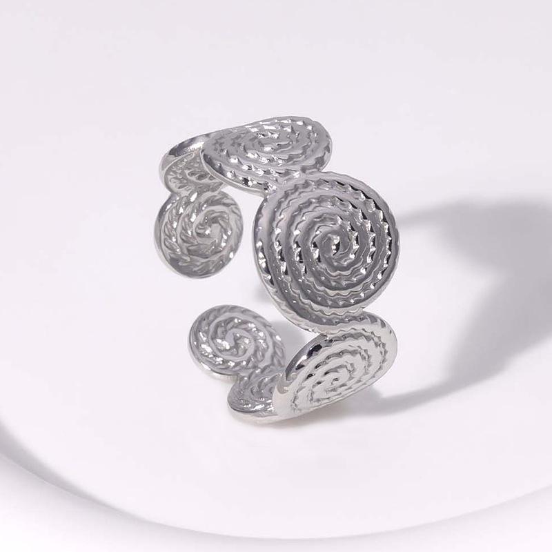 Открытое кольцо из нержавеющей стали с покрытием из 18-каратного золота: Простой, универсальный, нишевый дизайн, стойкий к выцветанию титановый стальной корпус.