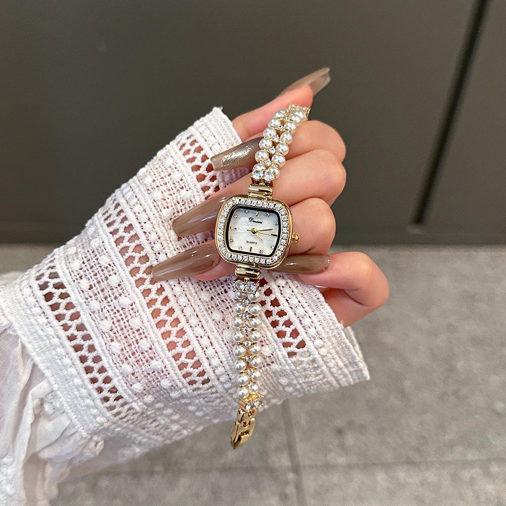 Легкие роскошные модные кварцевые часы с квадратным бриллиантом, элегантные темпераментные женские повседневные часы с жемчужным браслетом