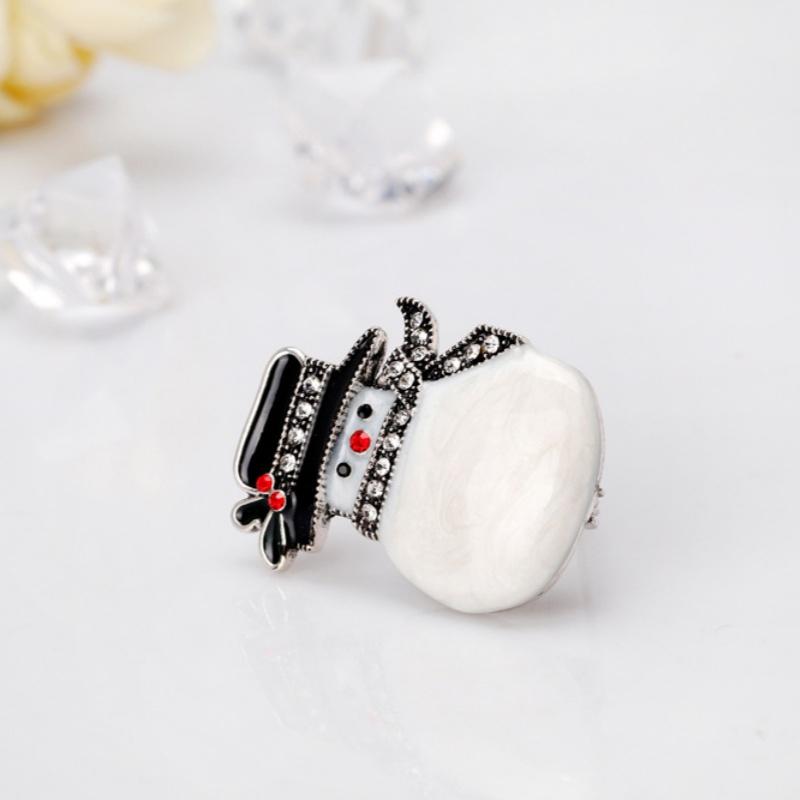 Cute Christmas Snowman Brooch Fashion Versatile Alloy Creative Mini Brooch Women'S Costume Accessories Trendy Corsage Gift