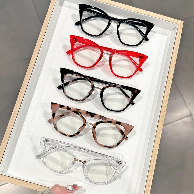 Ultra-light and Fashionable Large-framed Cat-eye Anti-blue Light Glasses Are Simple and Versatile Sunglasses for Shooting