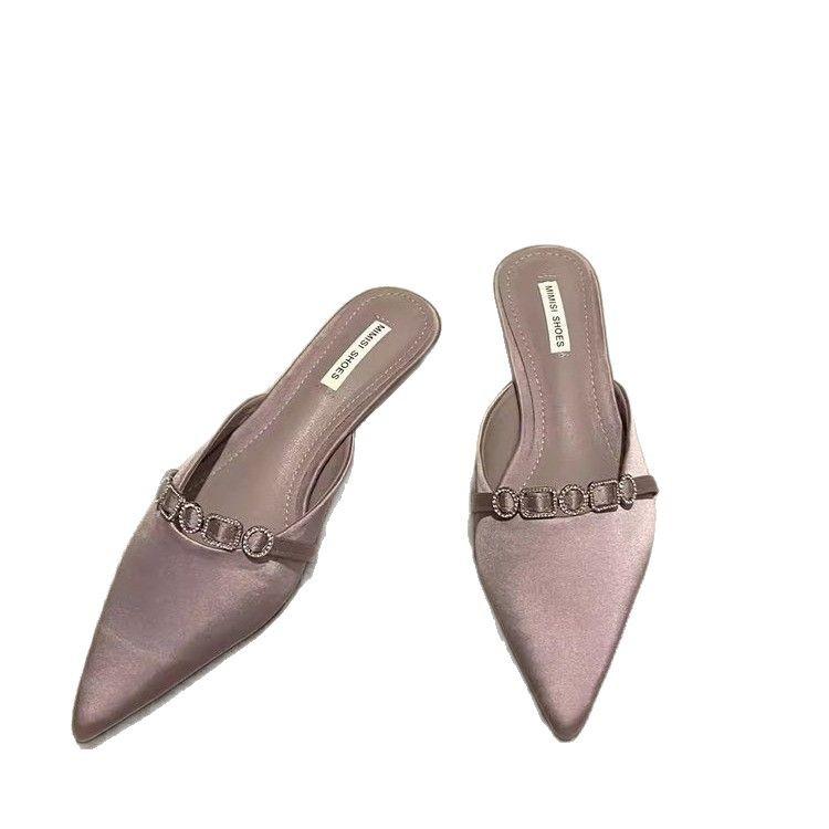 Премиальные фиолетовые нишевые полушлепанцы баотоу на тонком каблуке, женская уличная обувь, весна-лето 2025, темпераментная цепочка, французские крутые шлепанцы