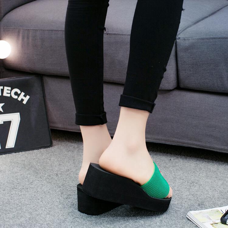 Женские босоножки на танкетке с эластичной резинкой 2017 года - Летние тапочки на платформе
