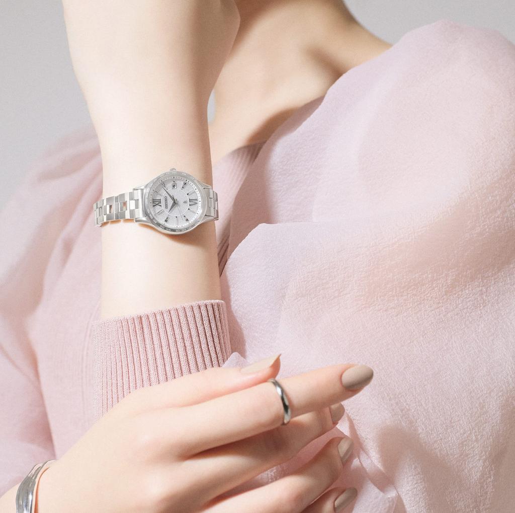 SEIKO Watch LUKIA Standard Collection Round Solar Radio SSVV081 Silver Women's