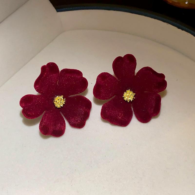 Серьги-пусеты с флокированными цветами, листьями и жемчугом для женщин, легкая роскошь, высококлассные красные серьги-гвоздики, новая корейская мода, стильные циркониевые женские