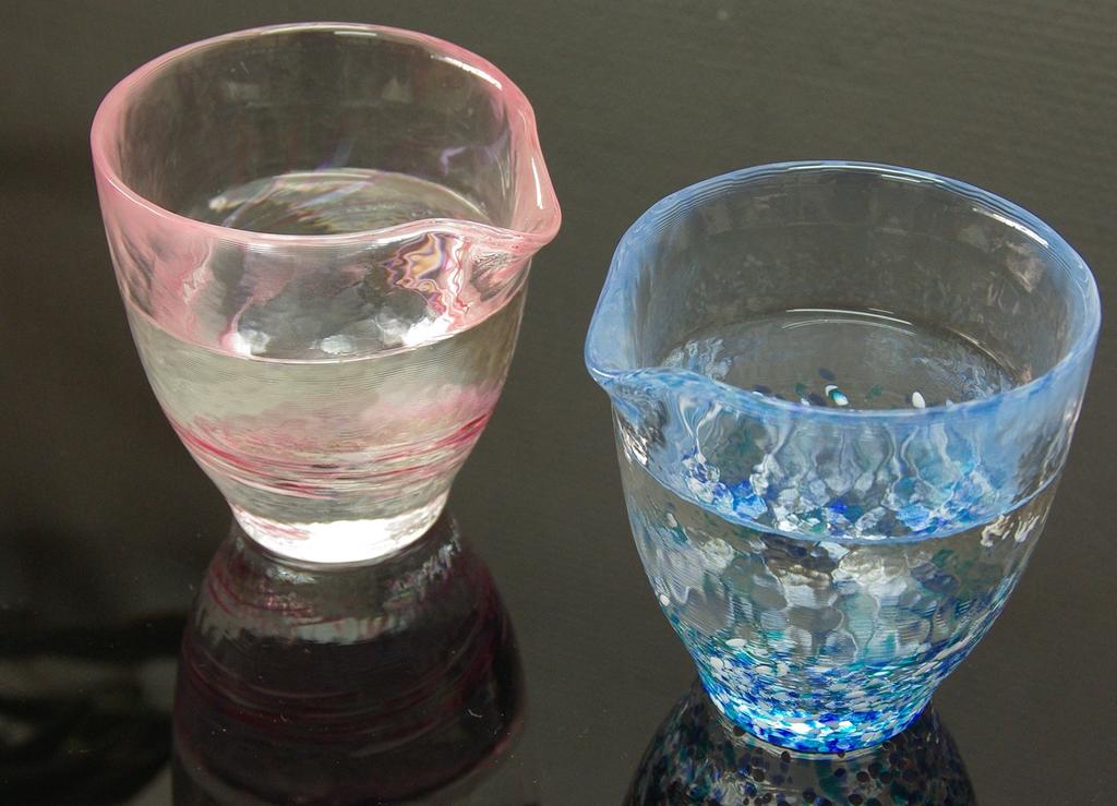 ADERIA Tsugaru Vidro Sake Hydrangea, изготовлено индивидуально, охлажденное саке, подарок на новоселье, небольшой подарок на пенсию, день рождения.