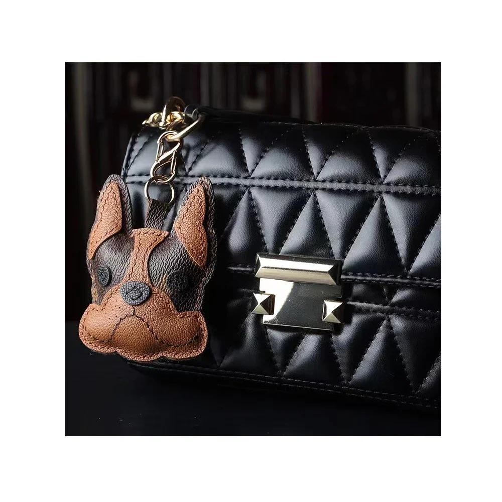 Брелок-подвеска в виде собачки из кожи ручной работы и подарок для собачника Аксессуары для щенков-собачников