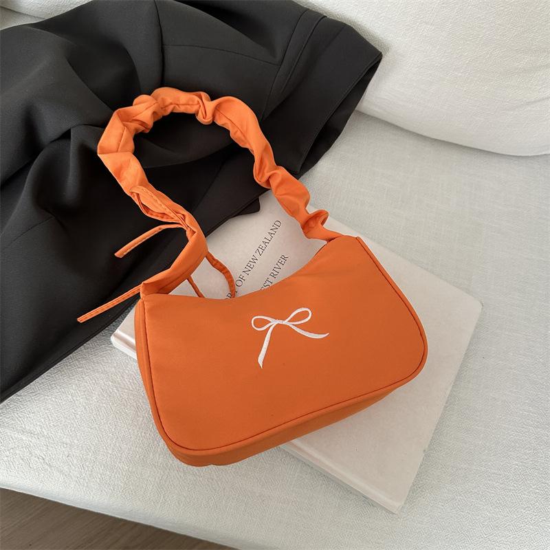 Сумка подмышку женская 2025 модная маленькая квадратная сумка простая повседневная на плечо женская сумка