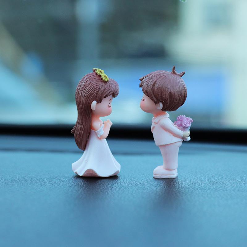 Украшения для автомобиля Милые мультяшные пары Фигурки Фигурки Украшения в виде воздушных шаров Аксессуары для интерьера автомобиля для приборной панели Подарки для девочек