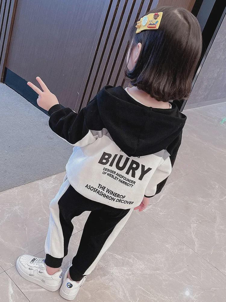 Спортивный костюм из двух частей из утолщенного бархата для девочек: Куртка с капюшоном и повседневные брюки на осень