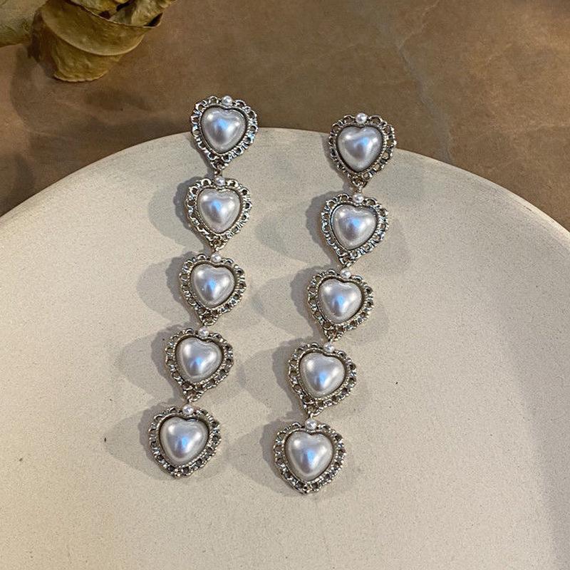 Серьги-подвески в форме сердца из серебра 925 пробы — модные, универсальные и в корейском стиле с акцентами из стразов