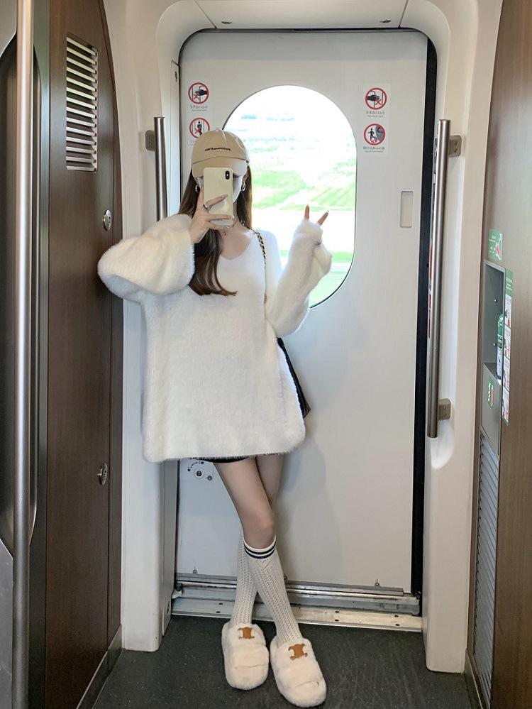 Женский осенний пуловер с V-образным вырезом и открытыми плечами – Нежный, свободный, белый вязаный топ с длинными рукавами