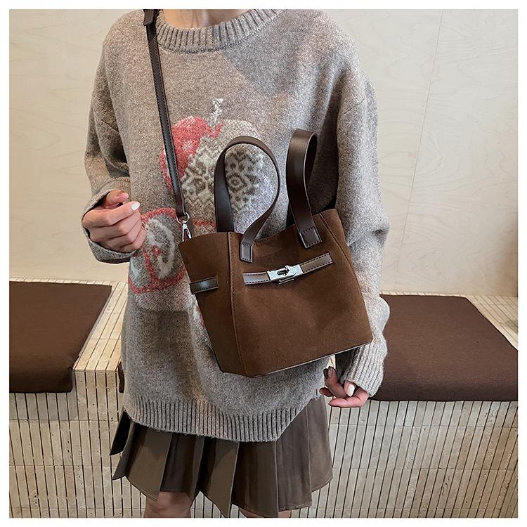Нишевая сумка женская сумка на плечо ретро замшевая нишевый дизайн сумка-мессенджер сумка-ведро