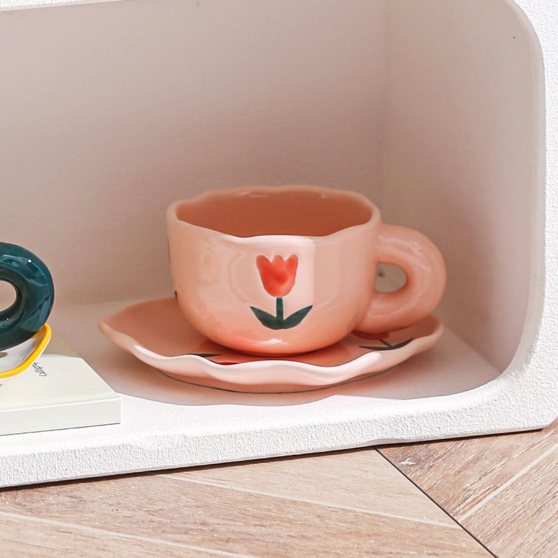 Маленький свежий розовый кофейный набор из чашки и блюдца с тюльпаном, чашка для питья для девочек, чашка для послеобеденного чая, чашка для латте в качестве сувенира