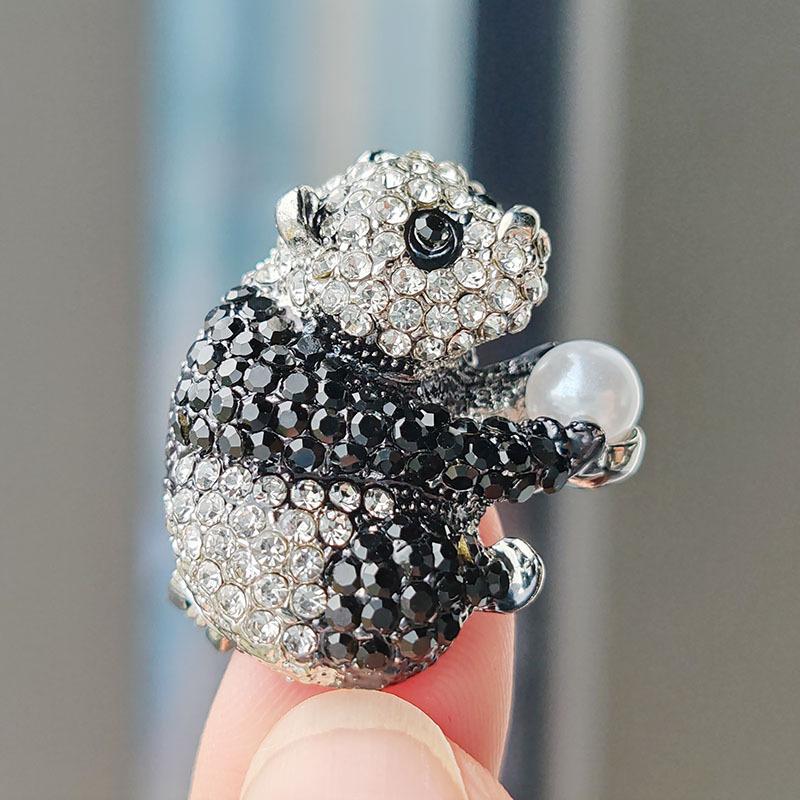 Популярный хит продаж, корсаж из сплава со стразами, мультяшные панды, полные бриллиантовые булавки, броши, универсальная одежда для женщин оптом